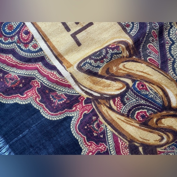 LOT 1546 HUGE CHANEL SILK CASHMERE SCARF 35 inches - Picture 15 of 16